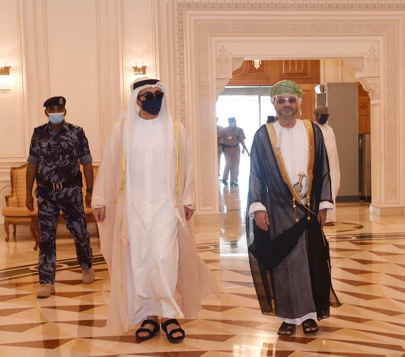 عبدالله بن زايد يصل السلطنة