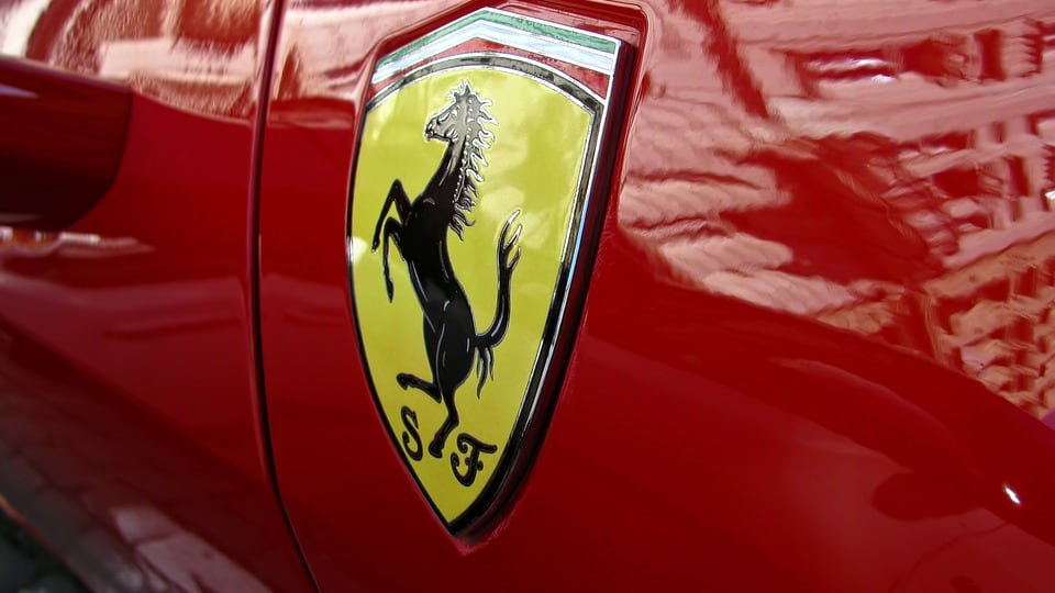 لمن يملك “فيراري”: سيارتك مُستدعاة بسبب خلل
