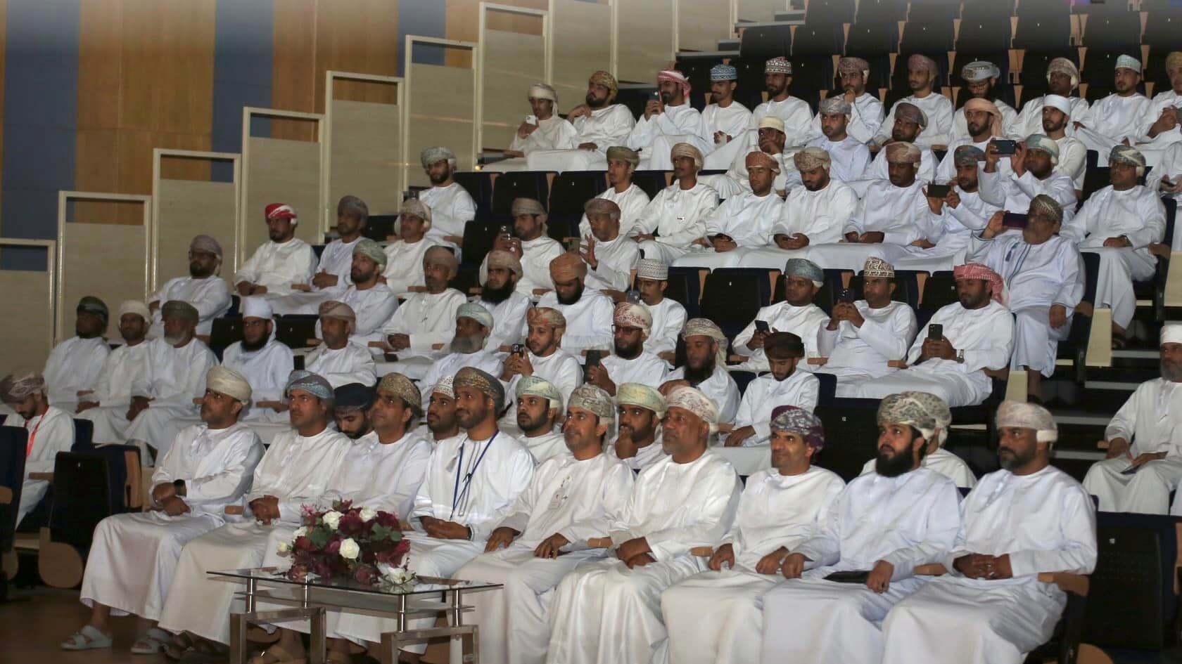 مختصون وهواة يلتقون لمناقشة رصد الأنواء المناخية وتحليلها