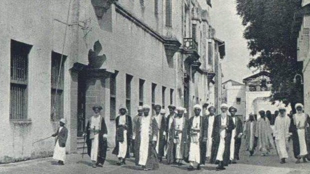 ما تفاصيل حرب المقاطعة والقرنفل بين العمانيين والهنود في زنجبار؟