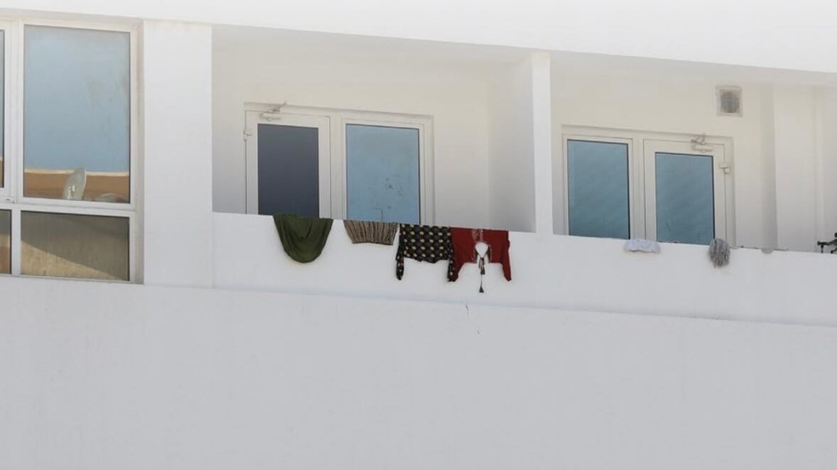 عقوبتها قد تصل إلى السجن وغرامة 5000 ريال: بلدية مسقط تحذّر من مخالفة تتعلق بنشر الملابس