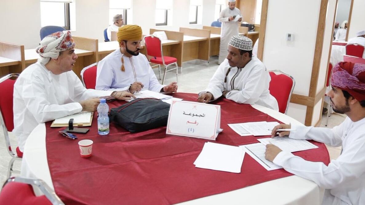القوى العاملة تعرض فرص عمل للمواطنين المسرحين من لارسن وتوبرو