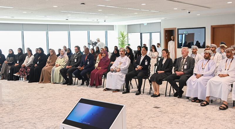 الأكاديمية السلطانية للإدارة تعزز المهارات القيادية لدى 50 شابًا عُمانيًا عبر برنامج “القيادات المستقبلية”