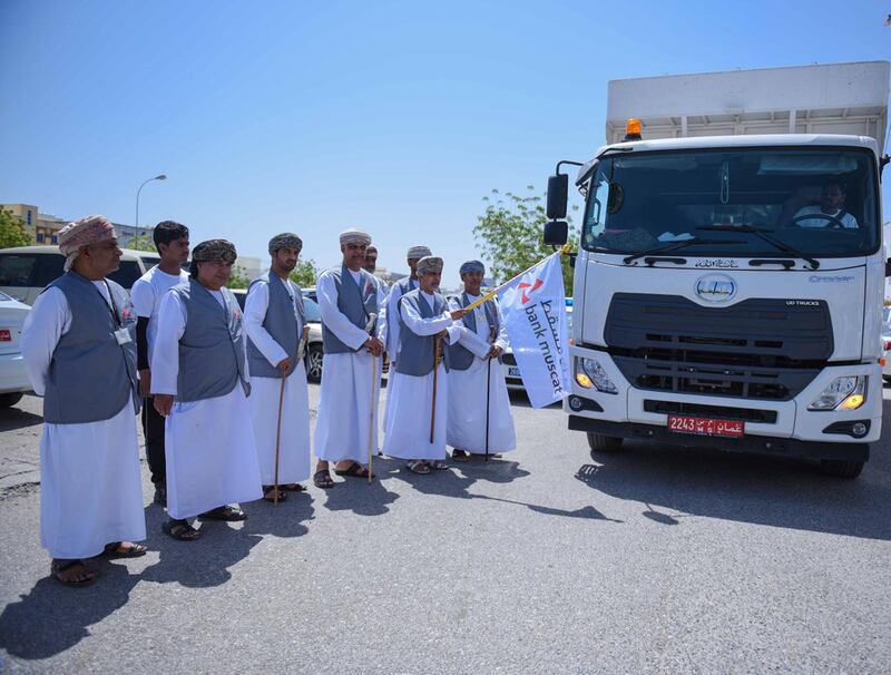 بنك مسقط يبدأ توزيع الدعم لأسر الضمان في مختلف محافظات السلطنة