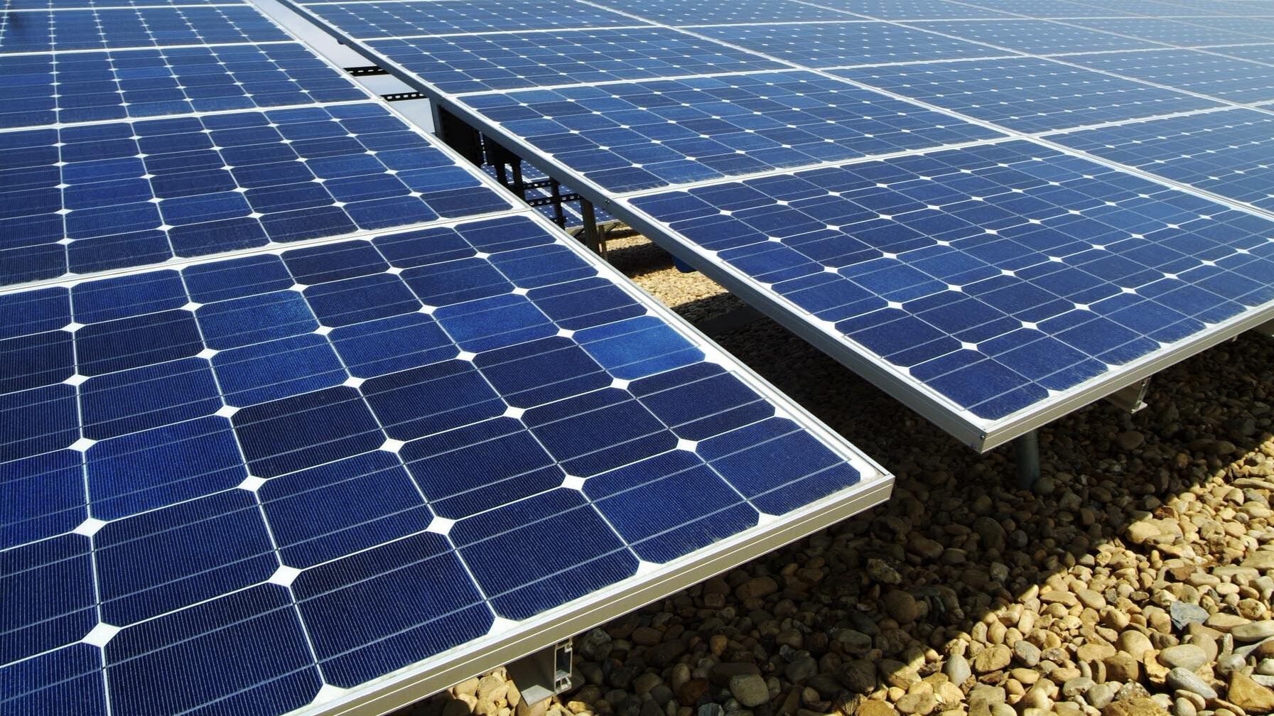 إنشاء محطتين للطاقة الشمسية بـ300 مليون ريال