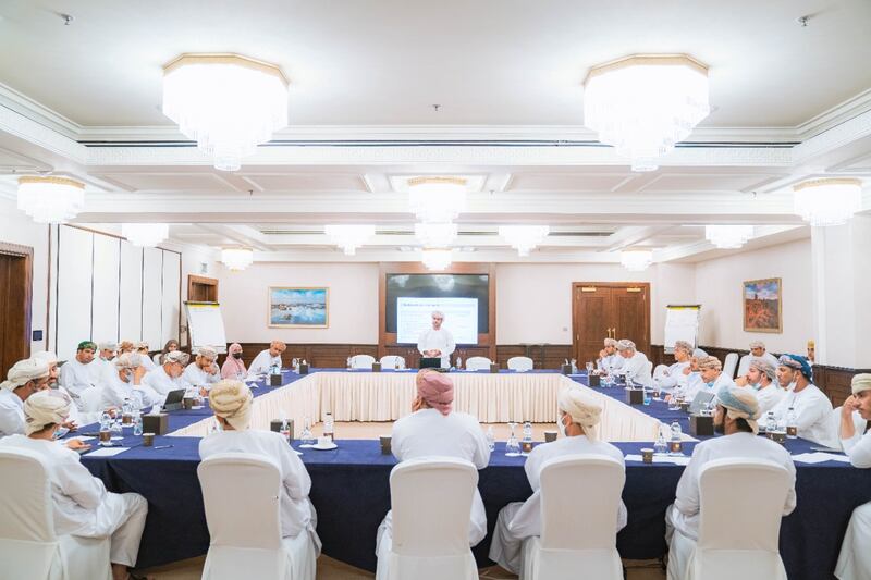 جهاز الاستثمار العماني يطلق برنامجًا جديدًا بمسمّى “قمم”