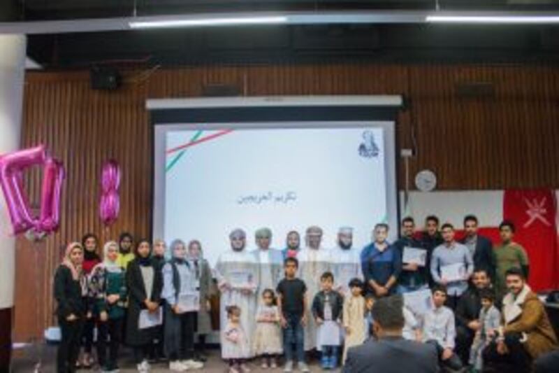 الجمعية الطلابية العمانية في سوانزي البريطانية تكرّم الخريجين والخريجات