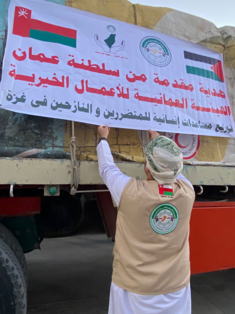 الدفعة الأولى من المساعدات العمانية تصل غزة