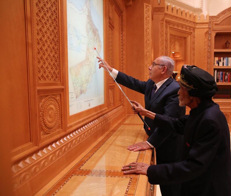 جلالة السلطان يستقبل رئيس الوزراء الإسرائيلي