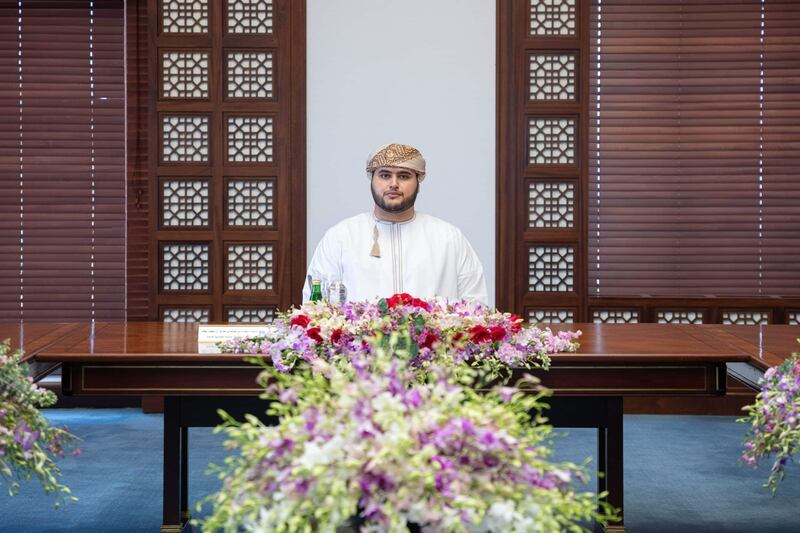 مناقشة إطلاق جائزة المدن الريادية وإدراج مواد دراسية عن الشركات الناشئة