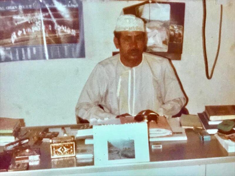 قصته يحكيها ابنه: العُماني الذي ساعد اليابانيين عندما أرادوا تصدير الـ “تويوتا” إلى الخليج