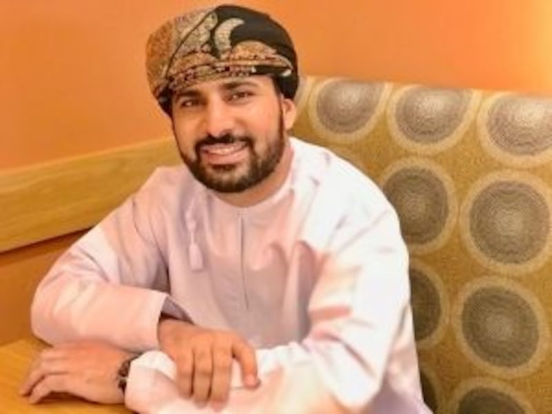 السفير الجورجي “يعتذِر” لما حدث للعُمانيين ويقدّم نصيحة للمسافرين
