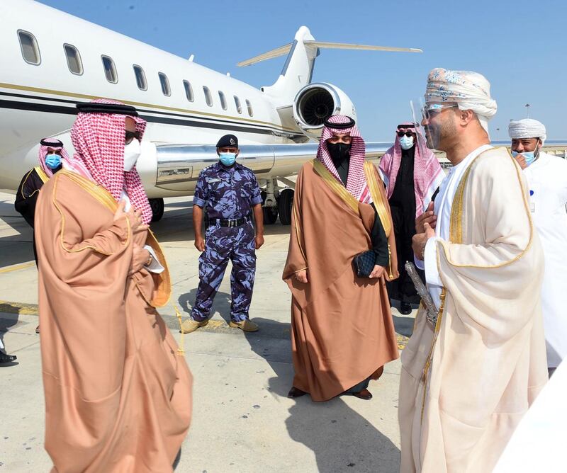 مسؤول سعودي يصل السلطنة