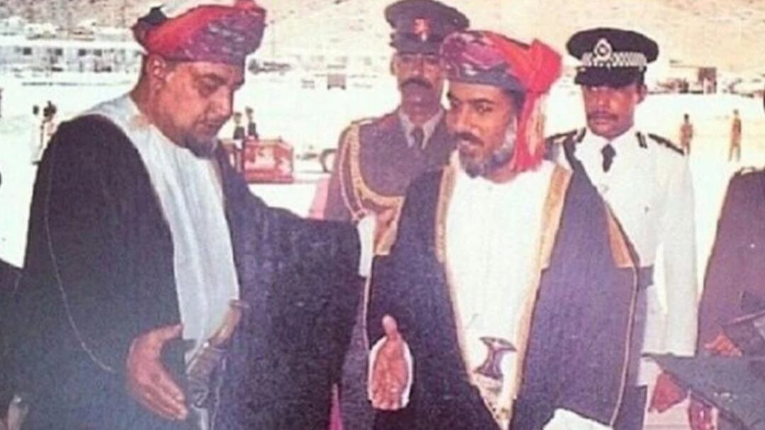 يُعدّ شخصية استثنائية: تعرف على سيرة طارق بن تيمور والد جلالة السلطان