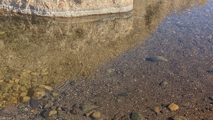 “وادي القحفي” يتميز بجريانه طوال العام