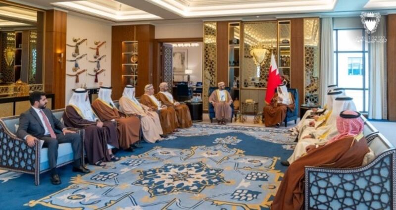 بالصور: ولي عهد البحرين يلتقي بسمو السيد ذي يزن