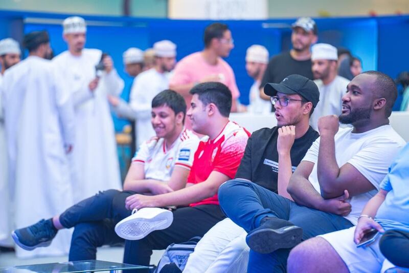 بالصور: منافسات محتدمة في بطولة عمانتل للفيفا 22