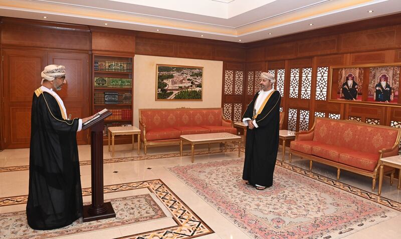 بالصور: عدد من أصحاب السعادة المحافظين يؤدون قسم اليمين