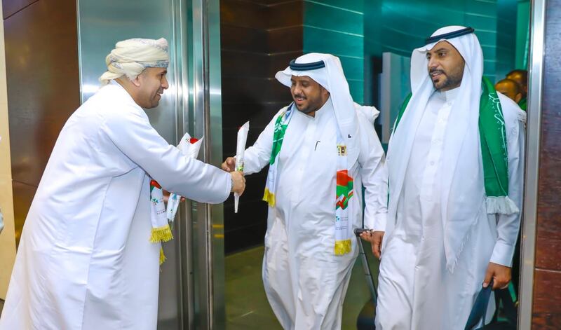 بالصور: مطارات عمان تحتفل باليوم الوطني السعودي الـ٨٩