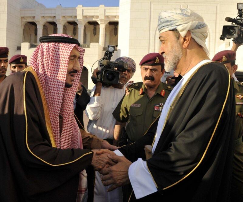 بالصور: جلالة السلطان يستقبل الملك سلمان