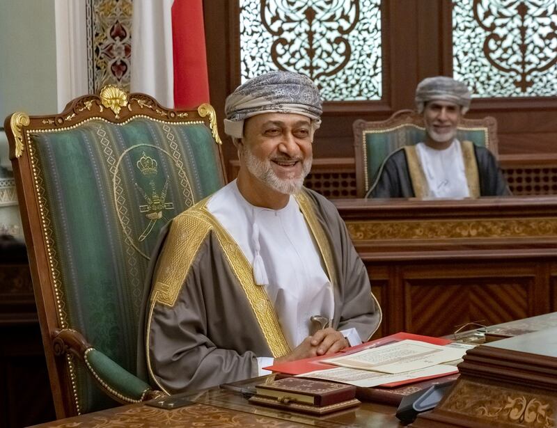 بالصور: جلالة السلطان المعظّم يترأس اجتماعًا لمجلس الوزراء