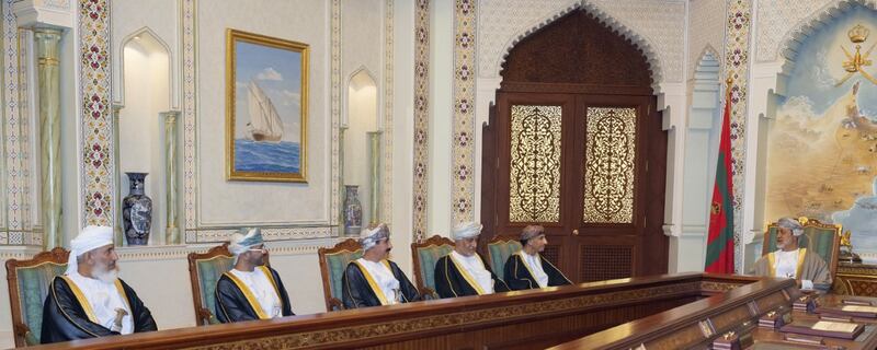 بالصور: جلالة السلطان المعظّم يترأس اجتماعًا لمجلس الوزراء
