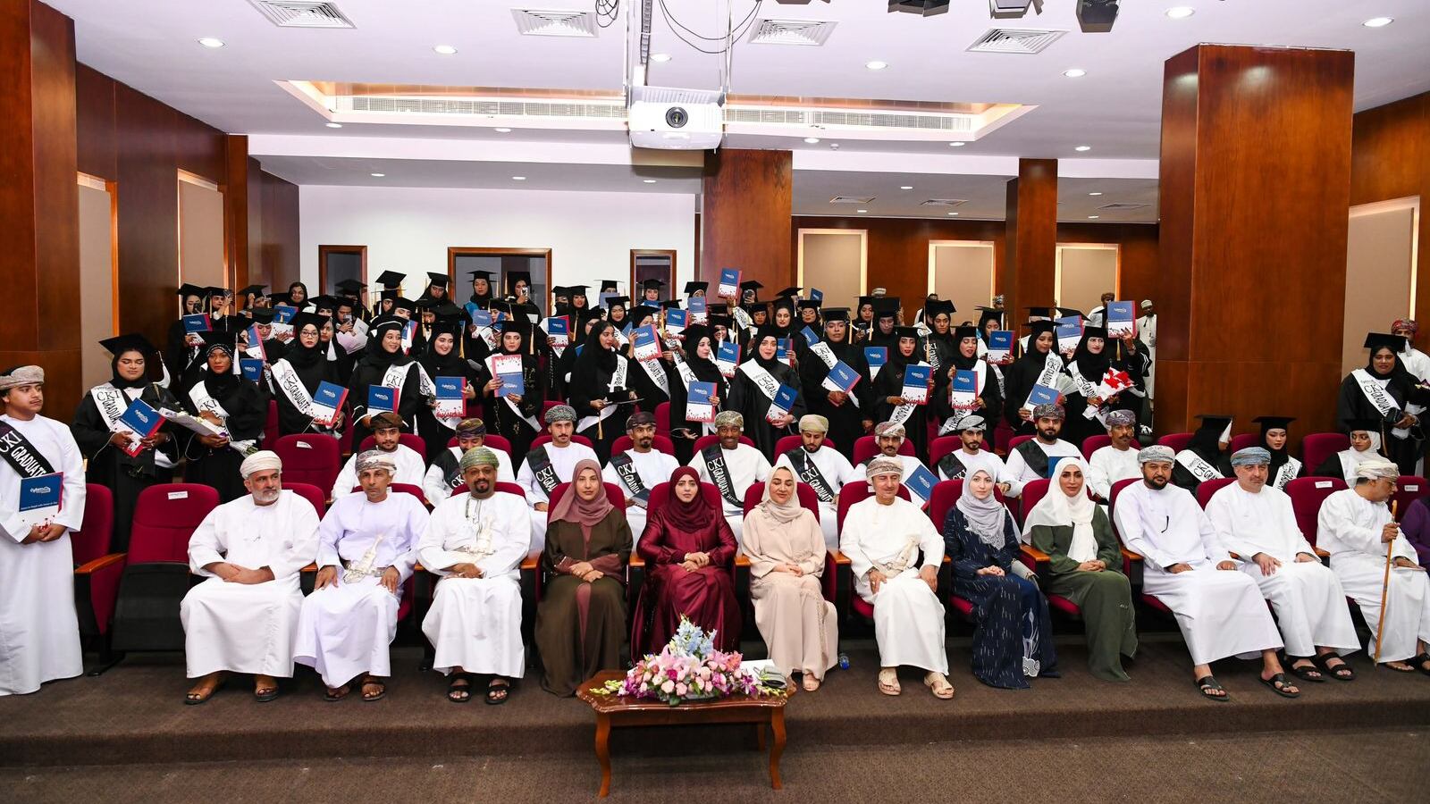 دار العطاء تحتفي بتخريج 95 خريجًا وخريجة