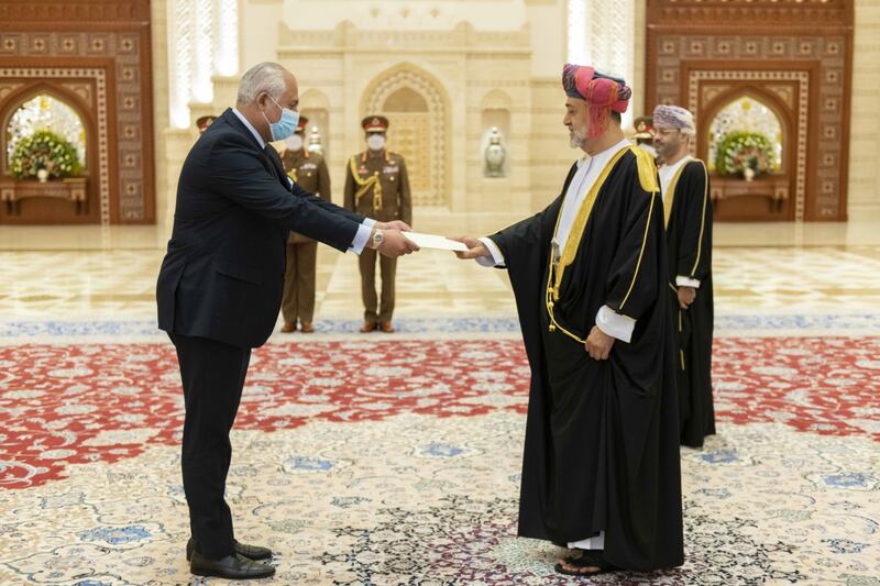 بالصور: جلالة السلطان يتقبل أوراق اعتماد عدد من السفراء