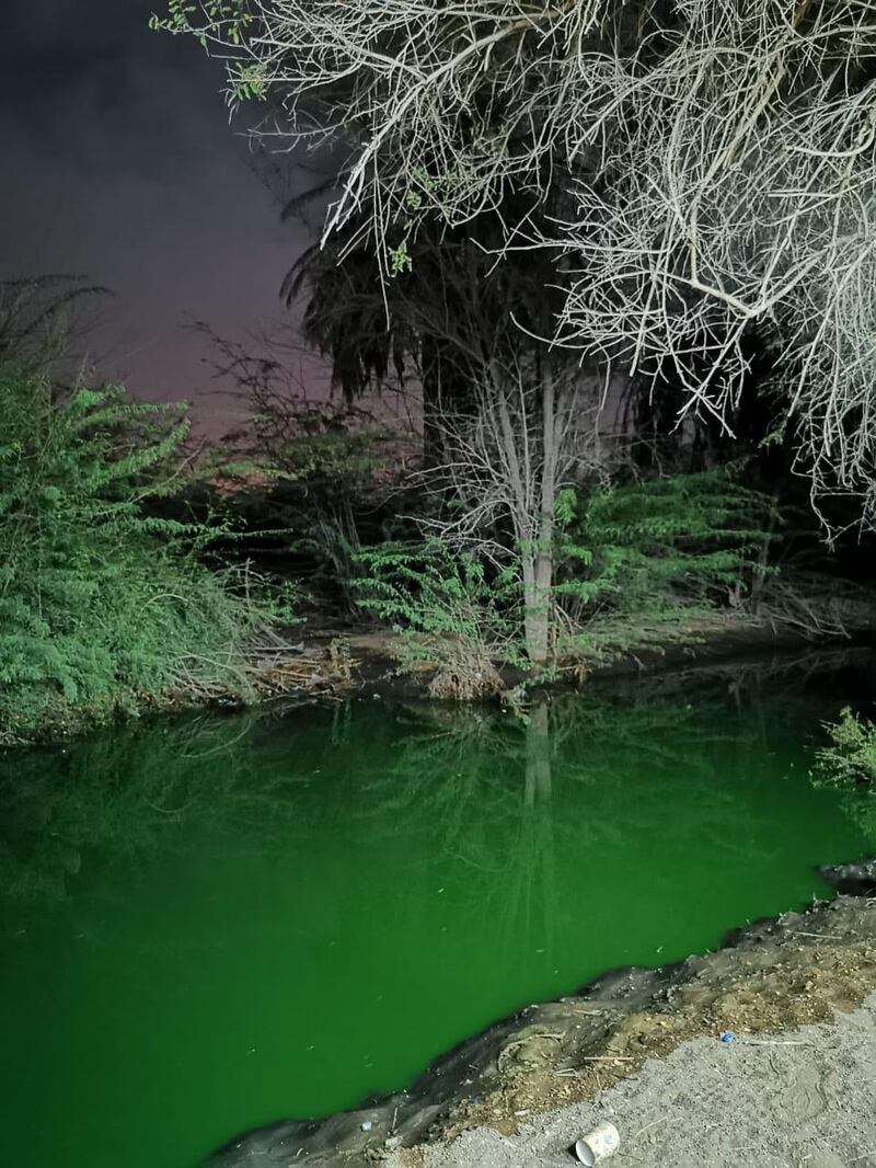 بالصور: وادٍ أسود في الخابورة ومواطنون مُتفاجِئون