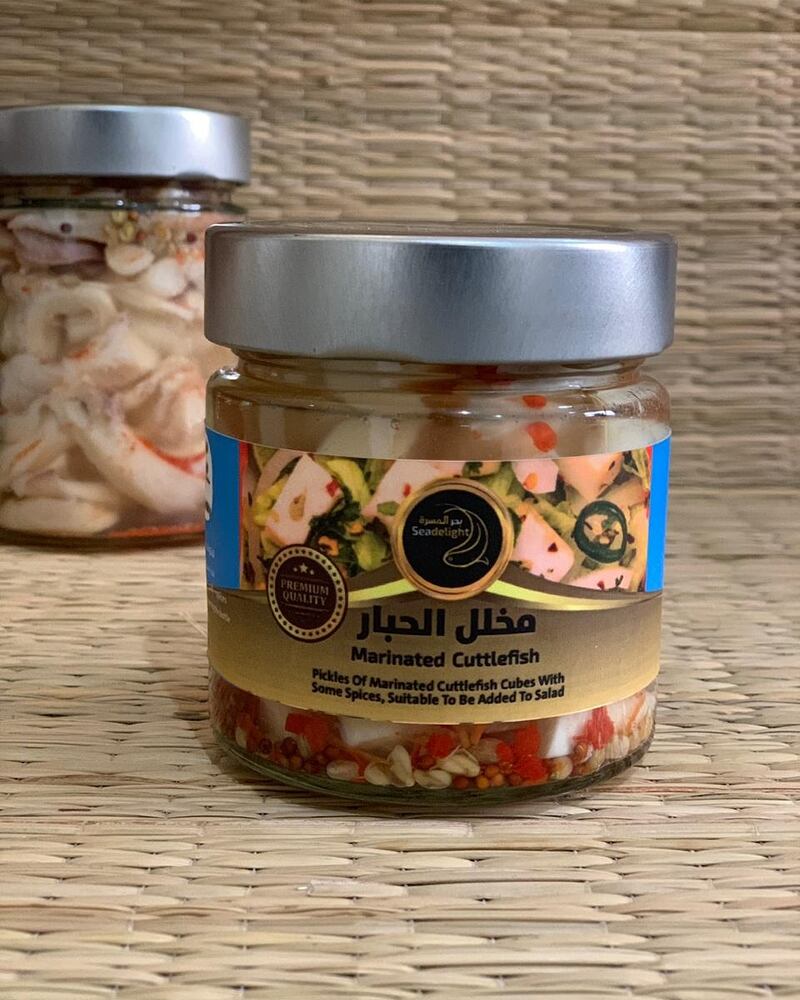 عمانية تُطوِّر منتجات سمكية تقليدية بلمسات عصرية