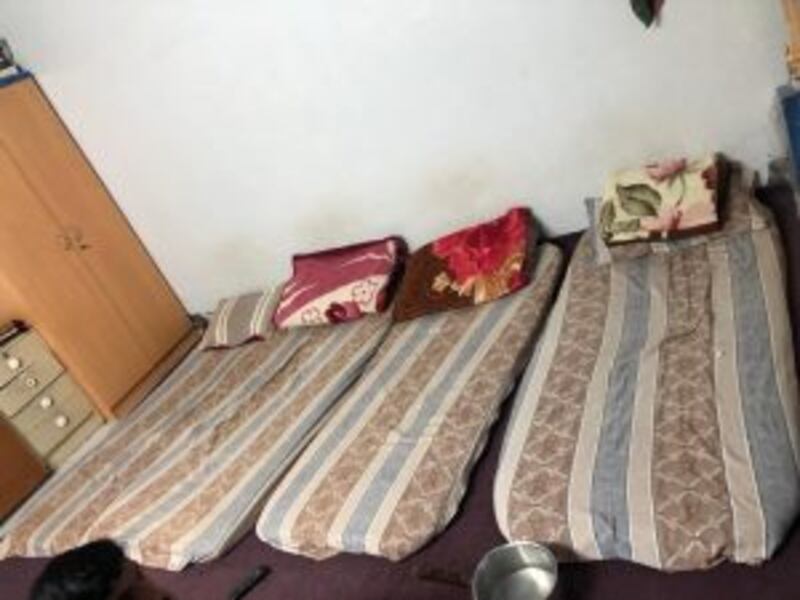 بالصور: مداهمة سكن عزاب في السيب
