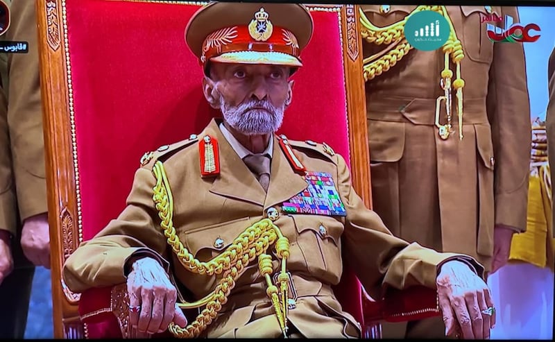 بالفيديو والصور: جلالة السلطان يتفضل برعاية العرض العسكري