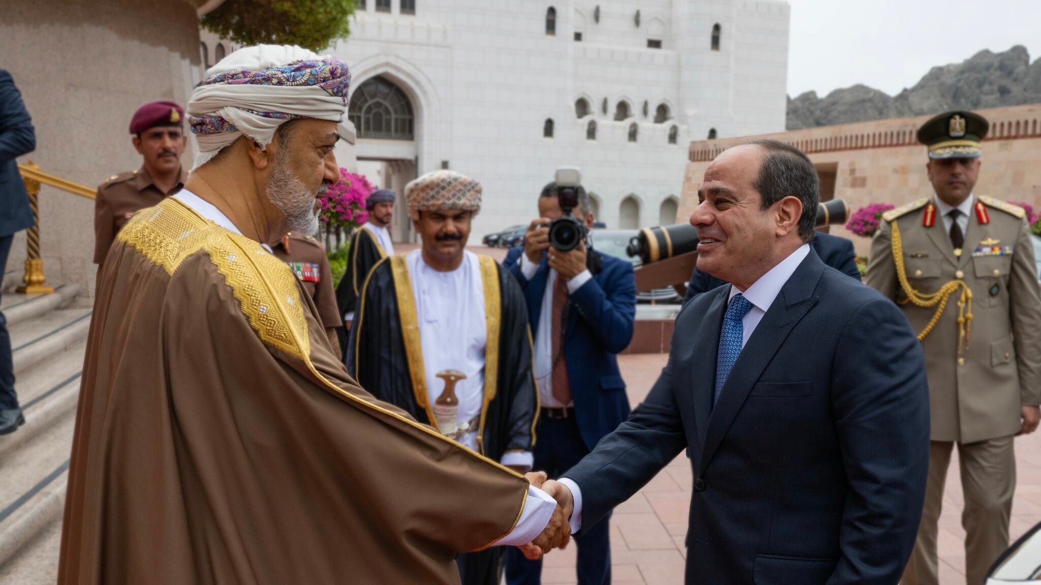 الرئيس المصري يختتم زيارته إلى سلطنة عمان
