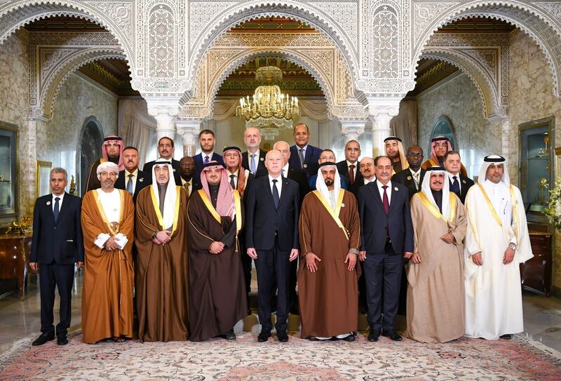تحيات من جلالة السلطان للرئيس التونسي نقلها وزير الداخلية