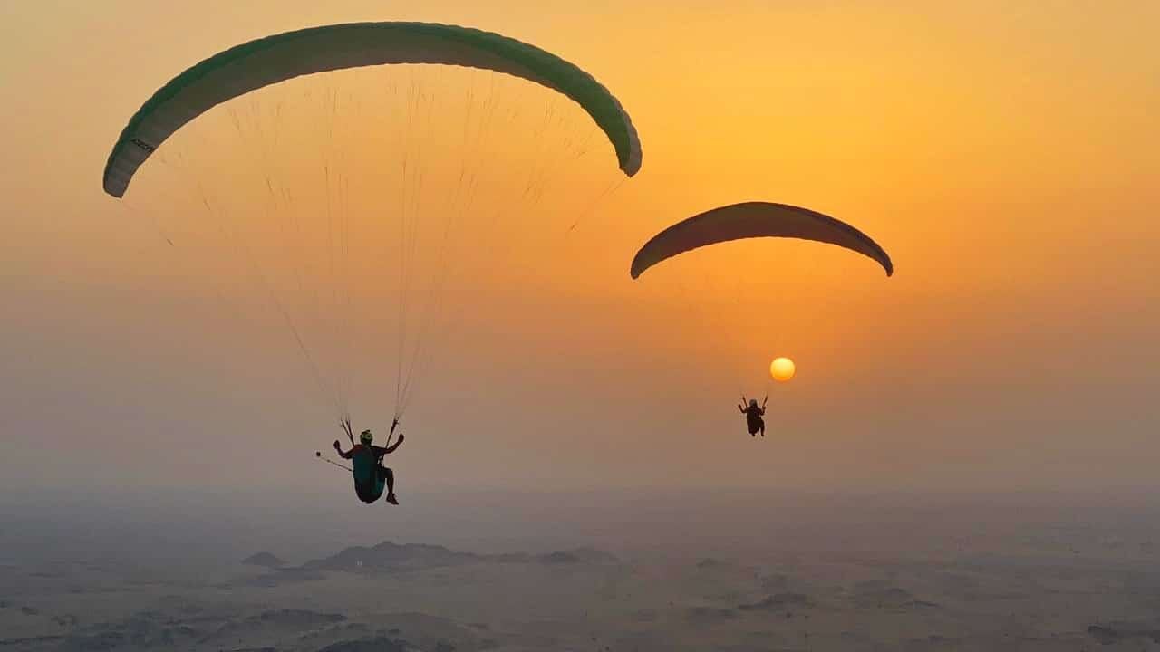 تعميم من “الطيران المدني” لممارسي نشاط الطيران الشراعي