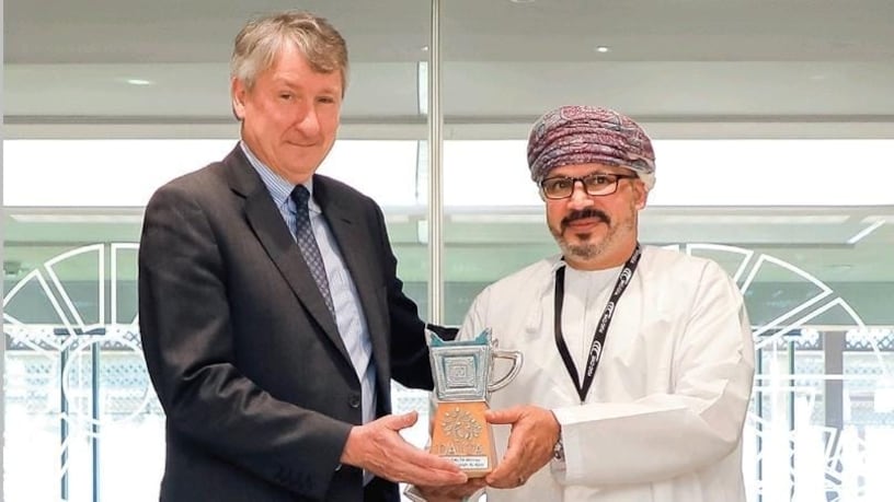 قصة نجاح في “تنمية نفط عمان”: بدأ متدربًا وأصبح قائدًا لتطوير المواهب