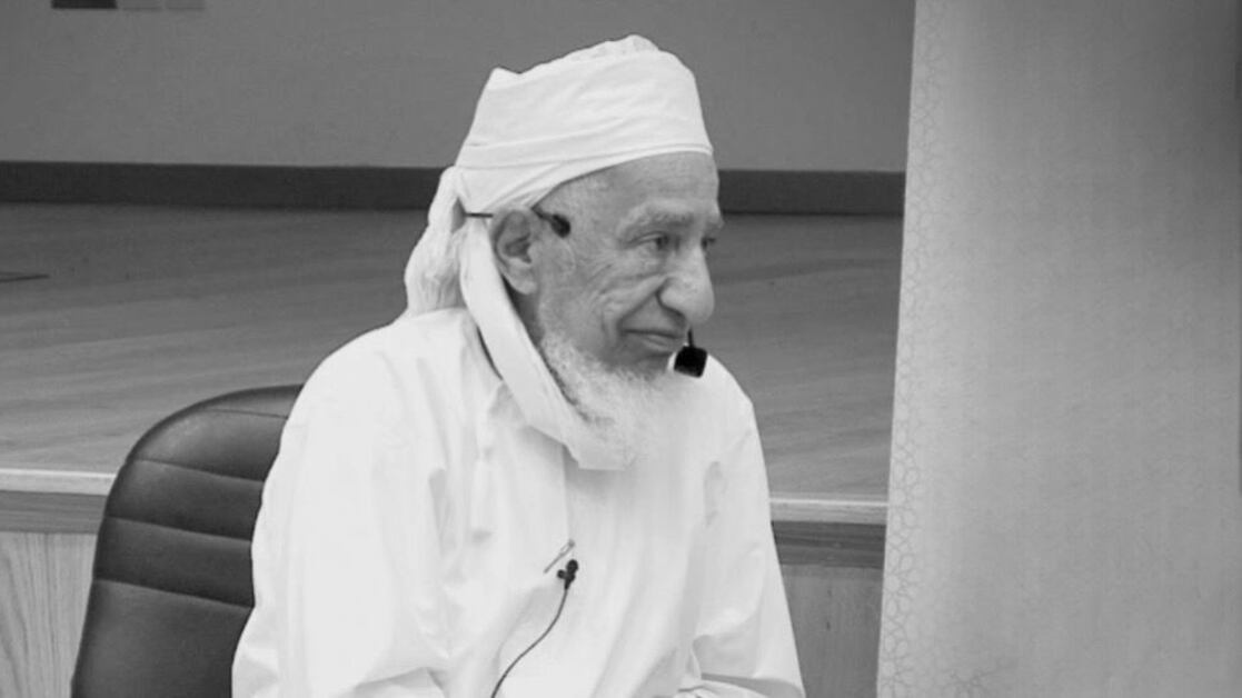 سلطنة عُمان تفقد شيخًا جليلًا؛ إليك هذه الملامح من سيرته