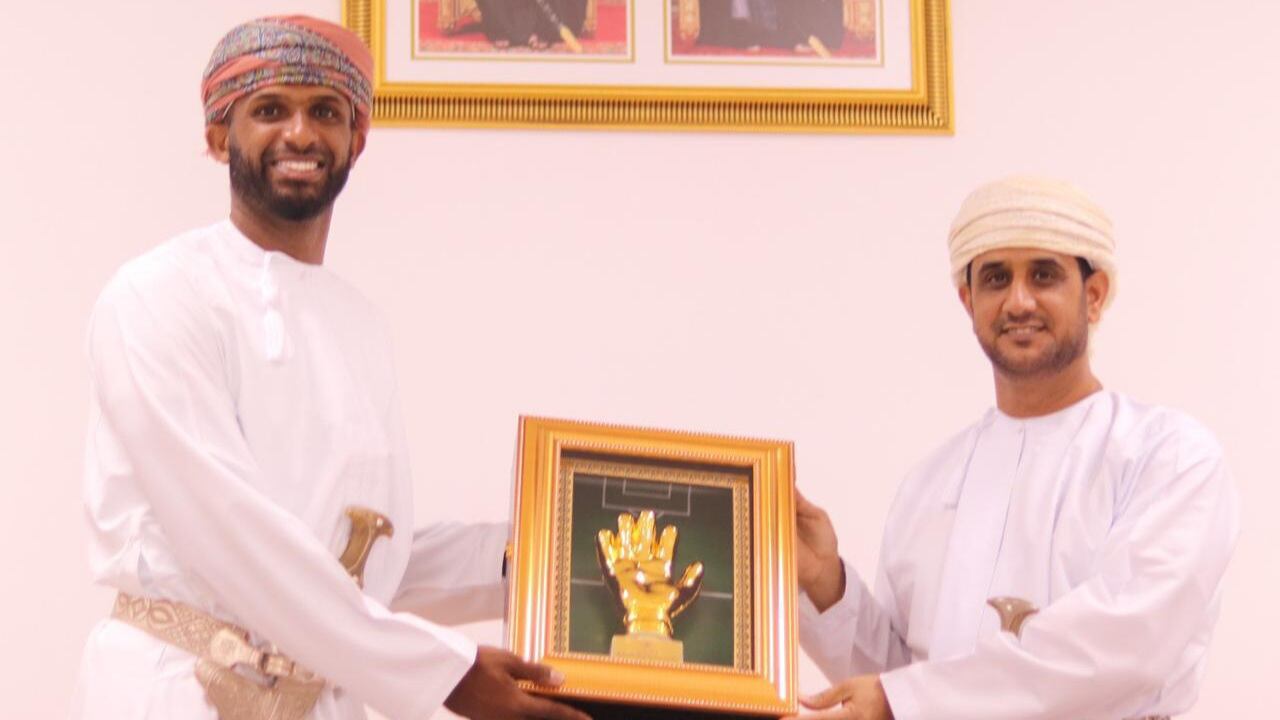 محافظ شمال الشرقية يكرم علي الحبسي