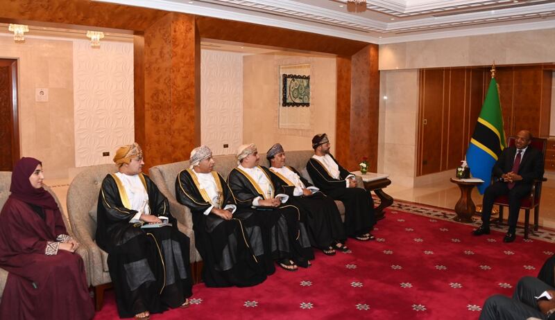 رئيس زنجبار يستقبل السيد بدر بن حمد