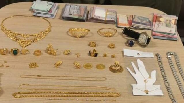 وافد يسرق محل ذهب يعمل به