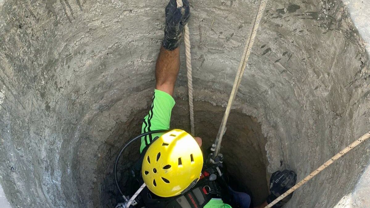 إنقاذ شخص سقط في بئر