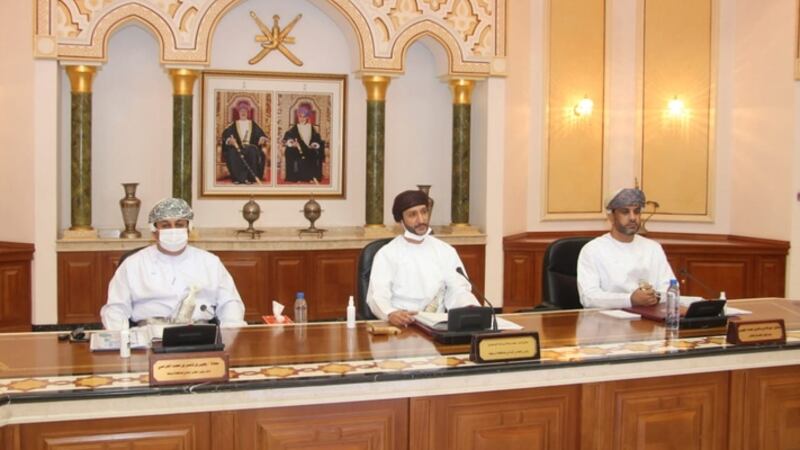 المجلس البلدي بمسقط يعقد اجتماعًا