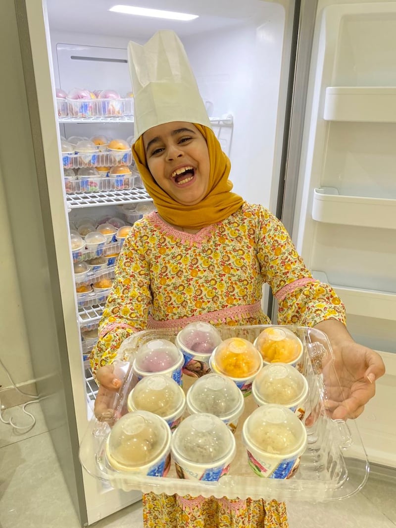 “التاجرة الصغيرة” تحلم بأن يتذوّق مُنتجاتها كل عُماني