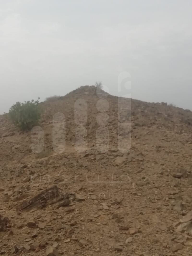 بالصور: مقابر في السلطنة لأناسٍ قيل بأنهم “خُسِف بهم”..وللعلم رأيٌ آخر
