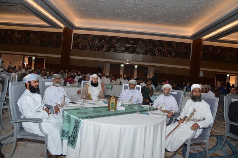 فعالية بالسلطنة تؤدي إلى دخول 28 شخصًا في الإسلام