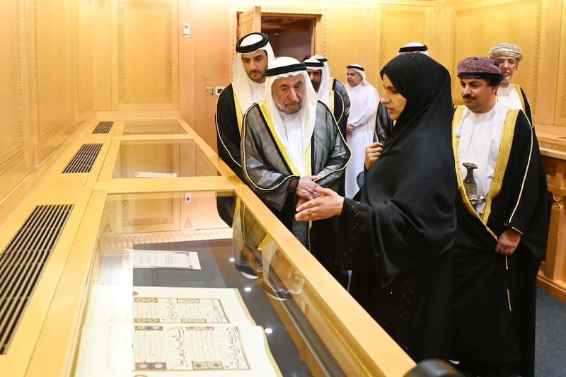 بالصور: حاكم الشارقة يزور الجامع الأكبر ويشهد عرضًا موسيقيًّا في دار الأوبرا السلطانية
