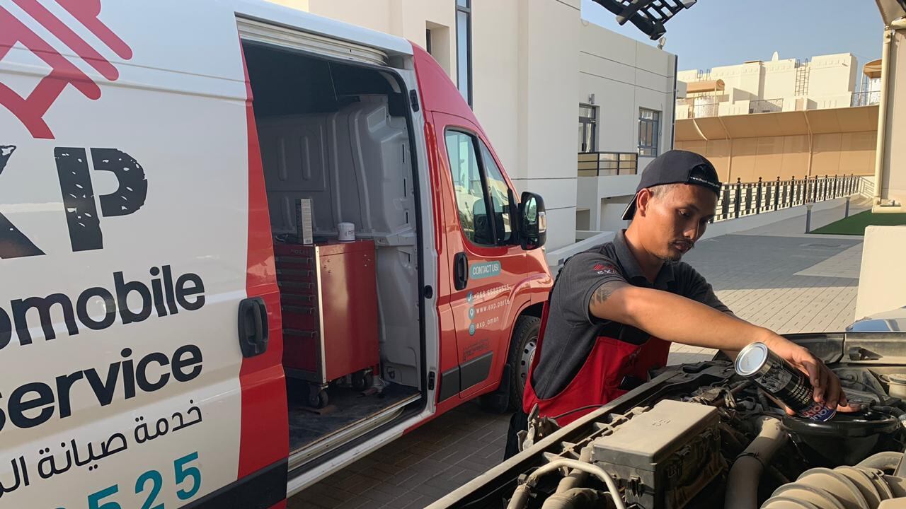 مهندس وطبيب عُمانيان استثمرا صداقتهما في مشروع تجاري بدأ بـ 3000 ريال