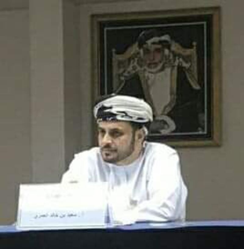 “المشتغلون بالتاريخ”: الباحث العُماني الذي ترك التخصص المتخرج منه ليتفرغ لـ “عشقه”